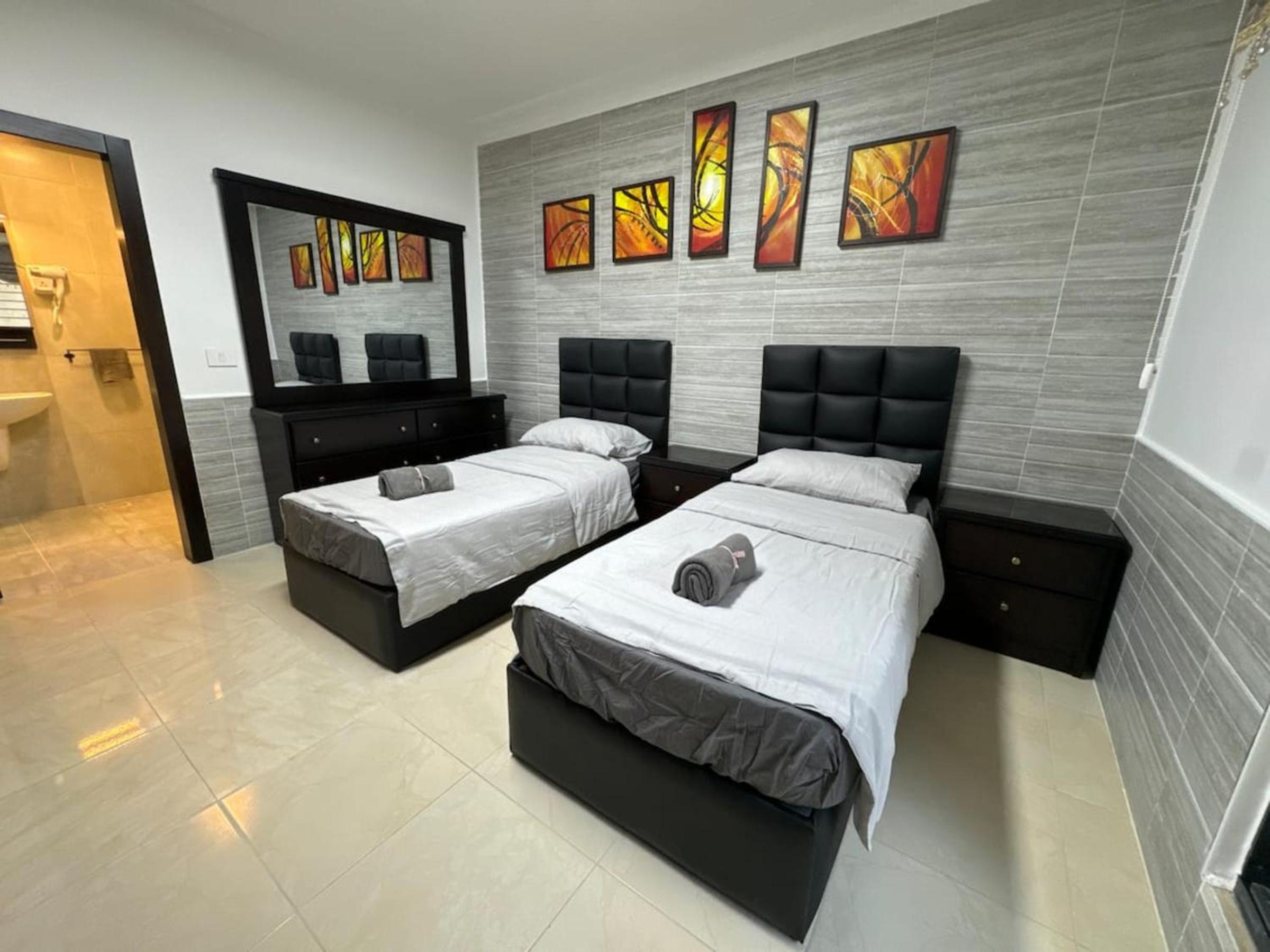 2 En-suite Rooms, Central & Garden Terrace view 3