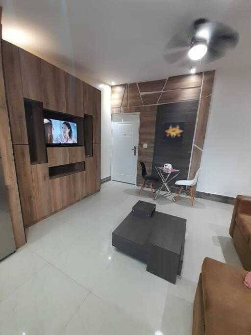 55-9B Hermoso moderno y completo apartamento view 2