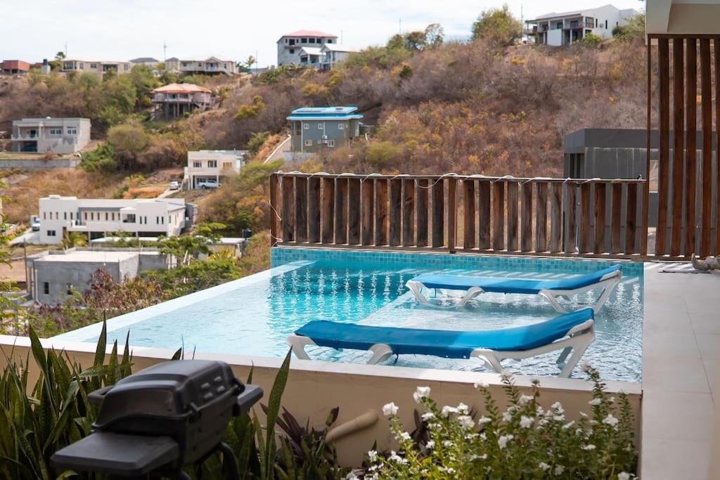 Luxury Getaway Living with Private Pool