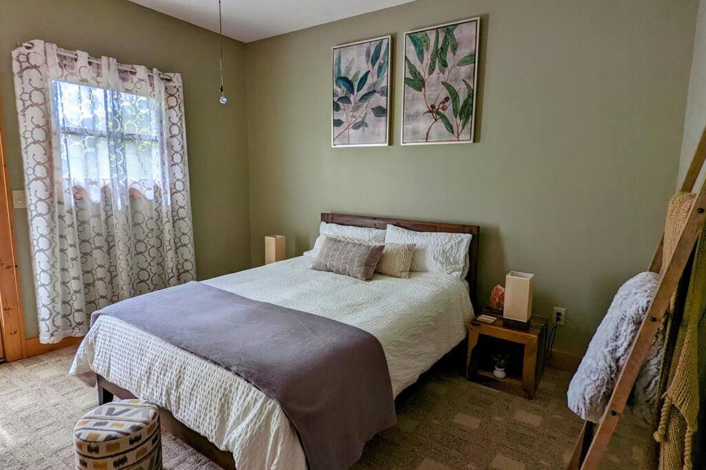 Serene Green - Views, Hot Tub, Skiing, Tubing, Gas Fireplace view 5