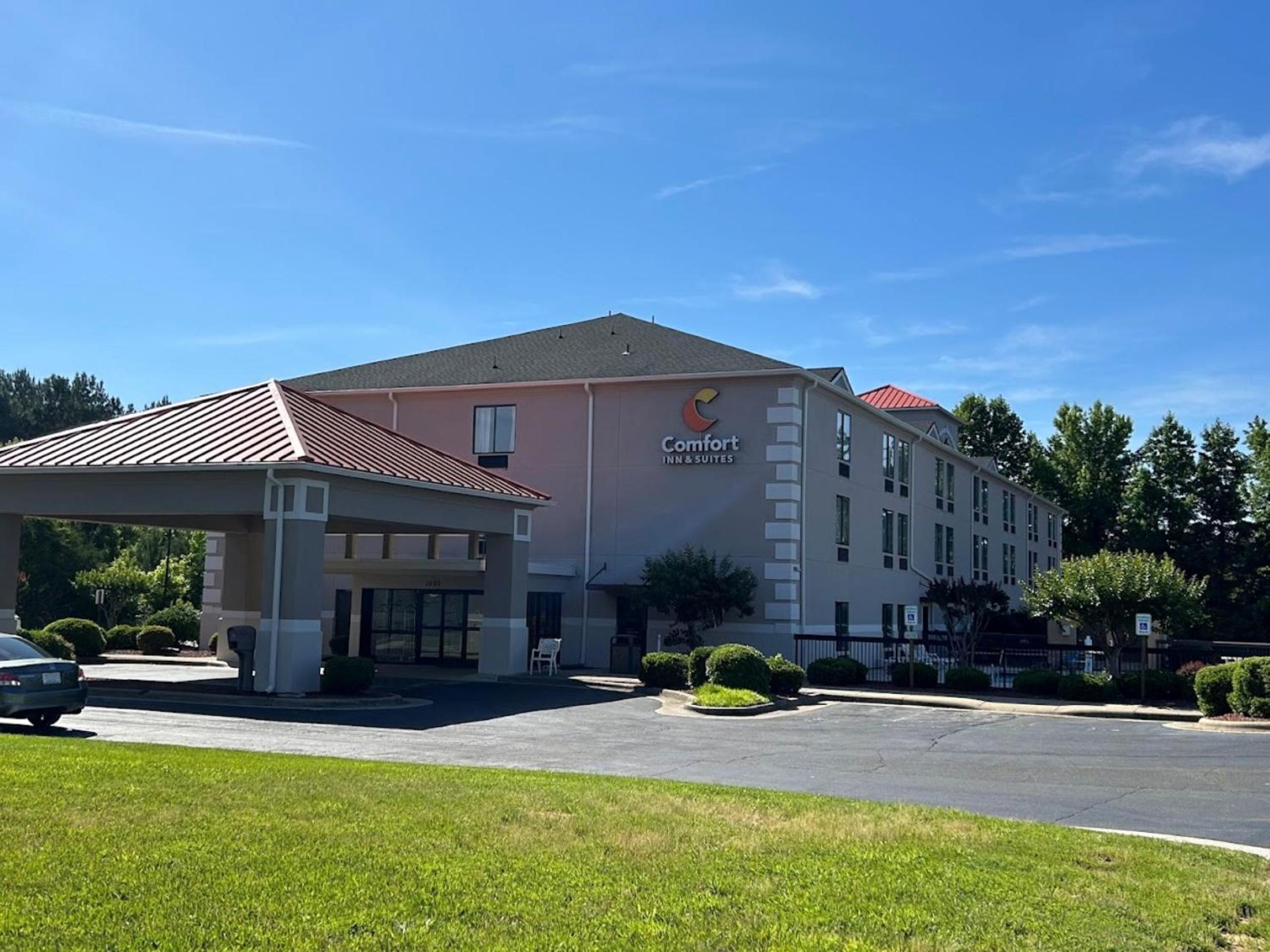 Henderson Vacations - Comfort Inn  Suites Oxford South - Property Image 1
