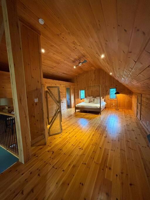 chalet Lakehouse