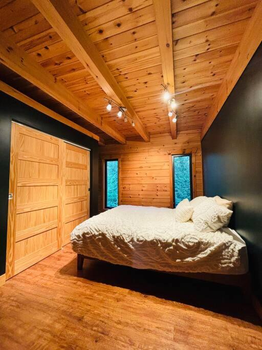 chalet Lakehouse