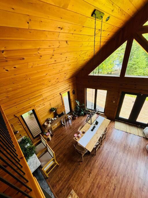 chalet Lakehouse