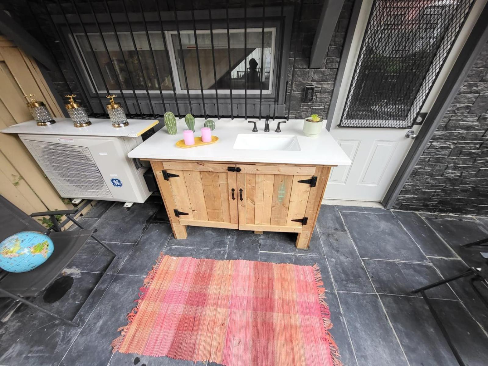 Downtown Toronto House Central 2BED 2BATH Subway Free Parking