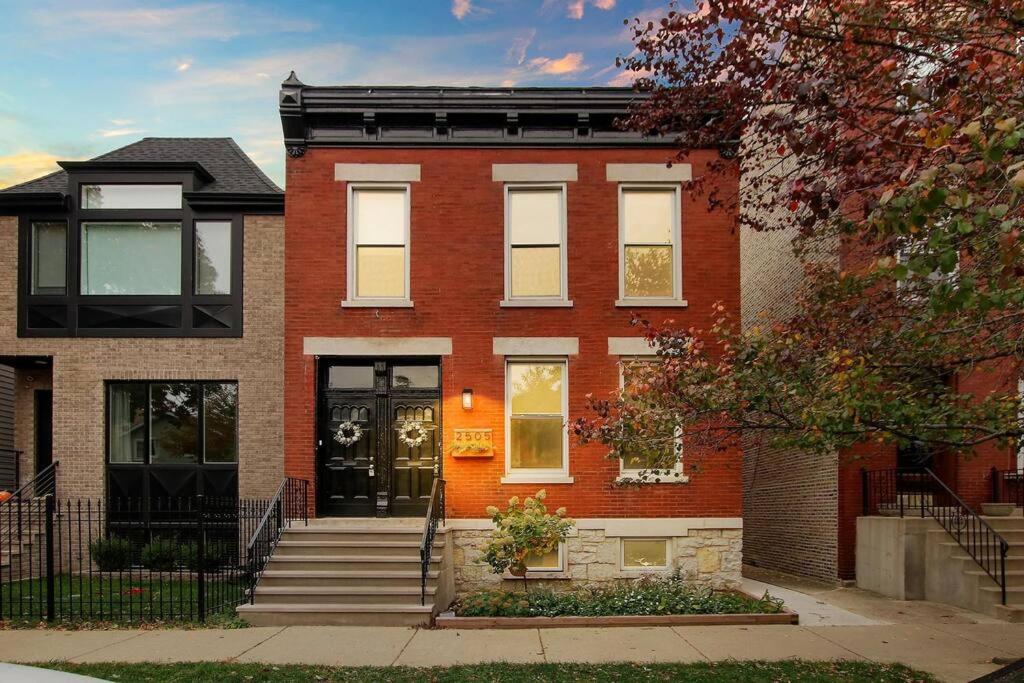 Sleek 2BR Apartment Logan Square Living