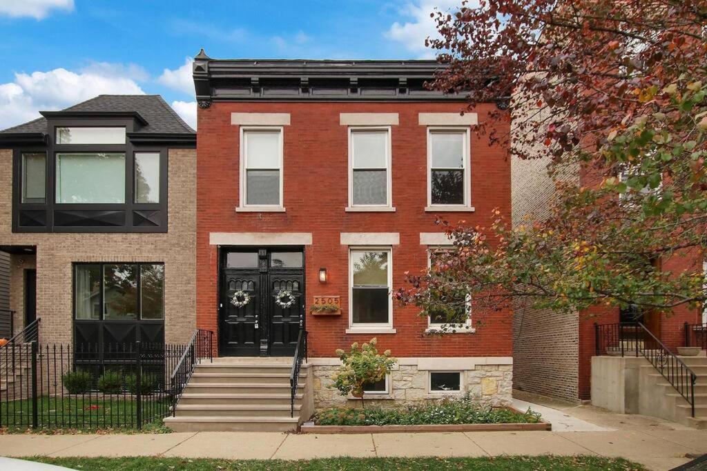 Sleek 2BR Apartment Logan Square Living