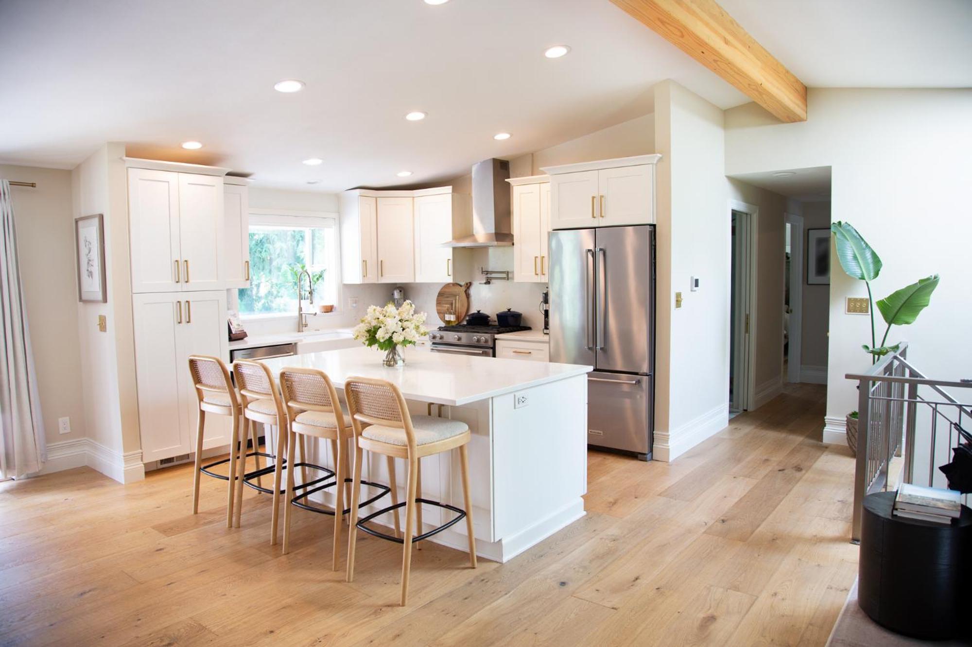 Rare Gem Fully Remodeled 6-bedroom house with WiFi, Sports Court, Large Backyard view 2