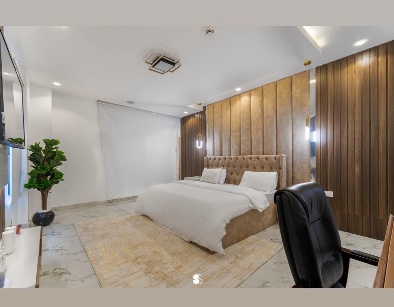 Luxury Apartment Away from Home view 5
