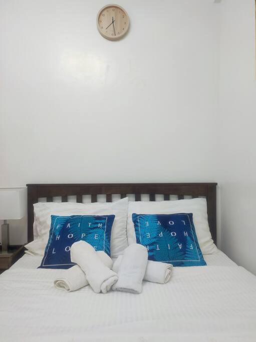 Cozy TriG Place near SM Seaside with Wifi Netflix free swimming pool & parking view 4