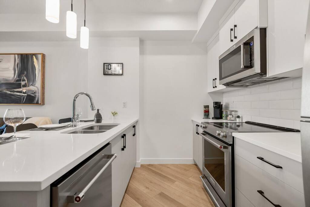 Top Rated Luxury Stay with Free Banff Access, BBQ, Netflix, Patio Dining, Sleeps 4