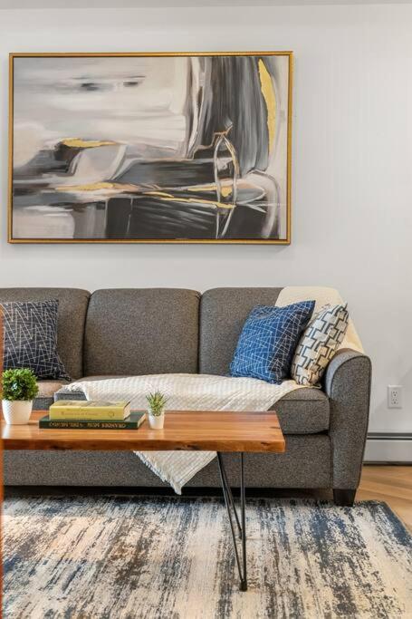 Top Rated Luxury Stay with Free Banff Access, BBQ, Netflix, Patio Dining, Sleeps 4