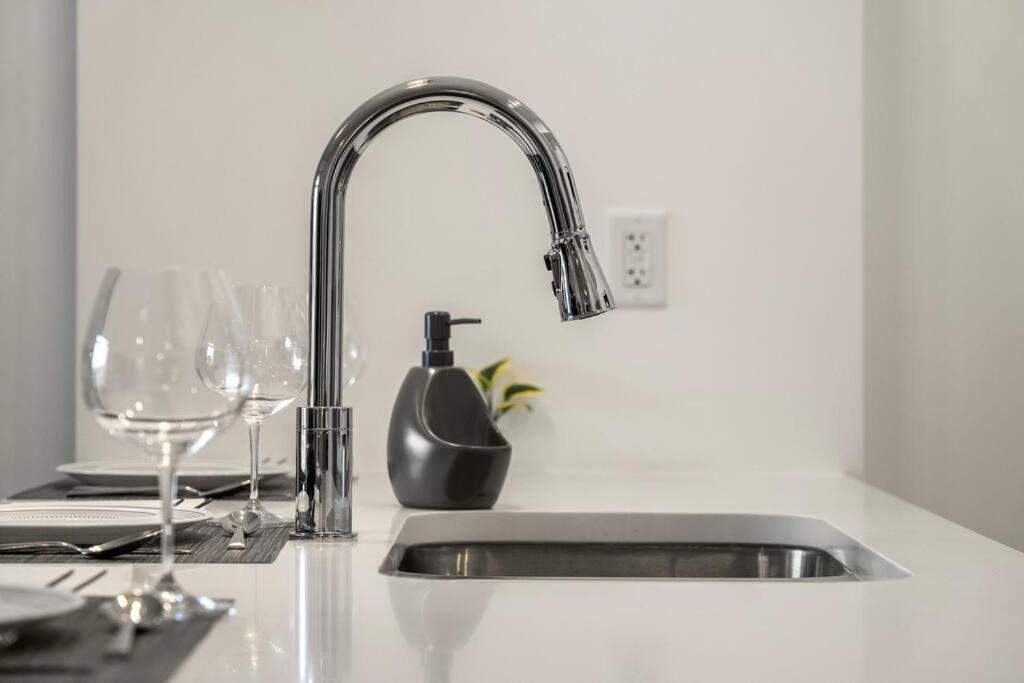 Top Rated Luxury Stay with Free Banff Access, BBQ, Netflix, Patio Dining, Sleeps 4