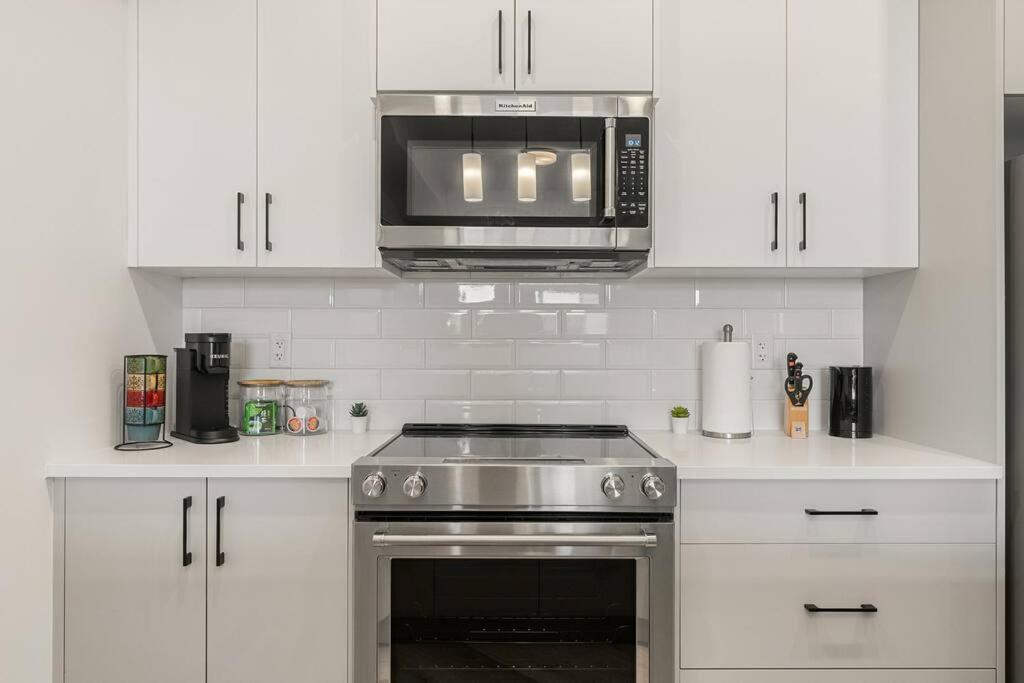Top Rated Luxury Stay with Free Banff Access, BBQ, Netflix, Patio Dining, Sleeps 4