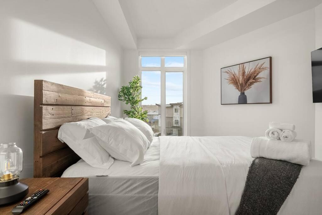 Top Rated Luxury Stay with Free Banff Access, BBQ, Netflix, Patio Dining, Sleeps 4