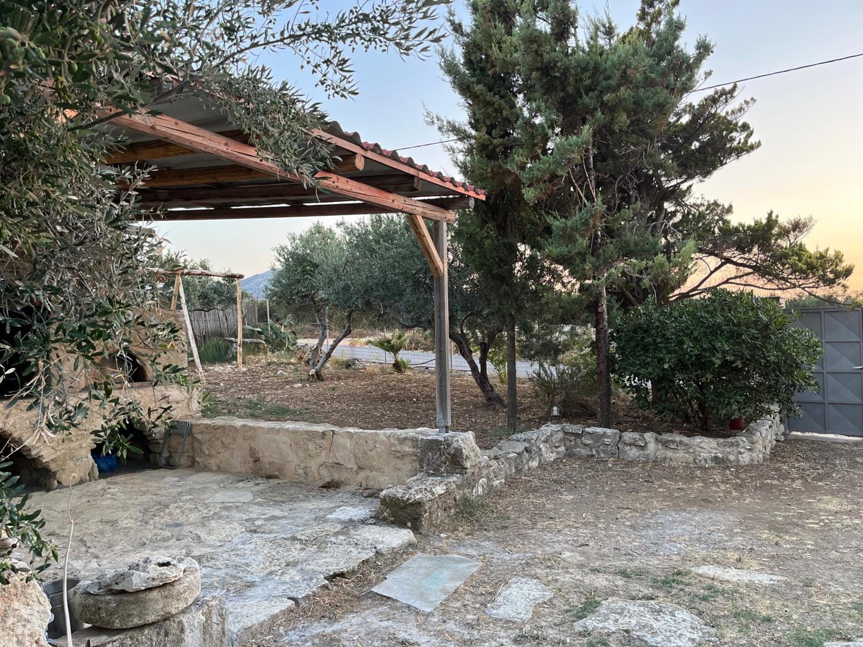 Aletraki -Off-Grid Retreat Above Heraklion, Peaceful Views view 2