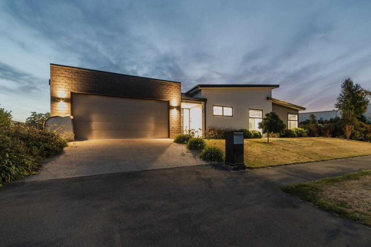 Zenith Escapes Your Quintessential 4BR Haven view 4