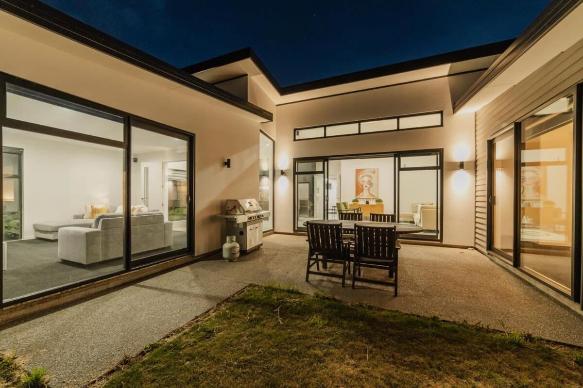 Zenith Escapes Your Quintessential 4BR Haven view 5