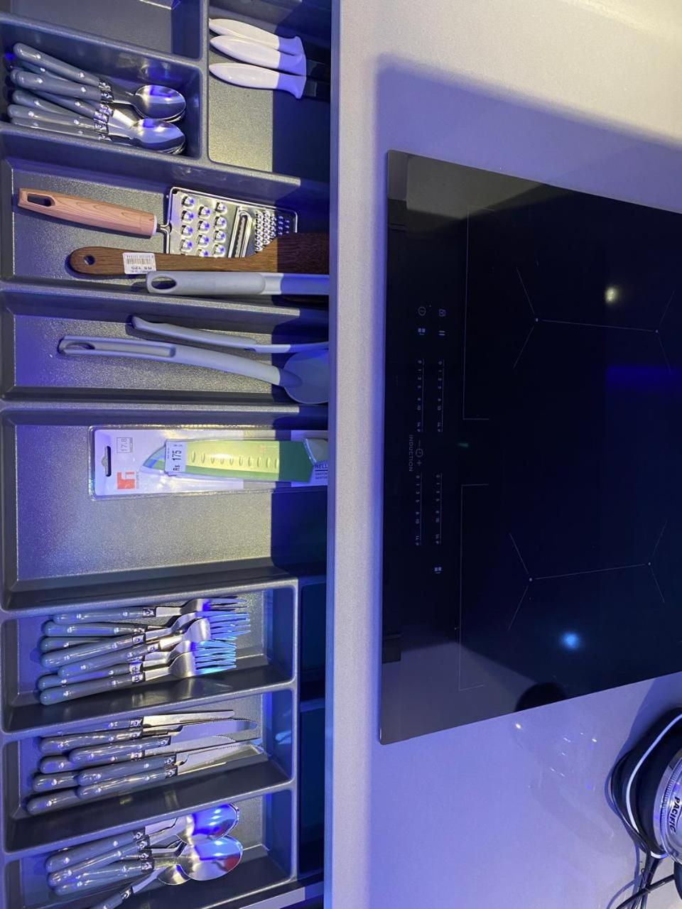 3 BD Luxury Beachfront Penthouse photo 2