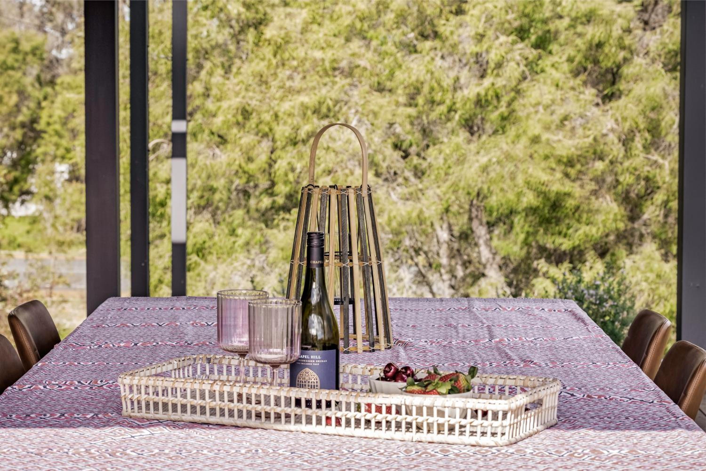 Bluegum Hideaway - luxury accom, air-con throughout, 2 kitchen & living areas