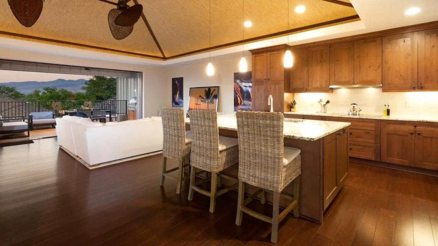 ❤PiH❤ SAND CASTLE Ocean Views Spacious and comfortable for larger families view 4