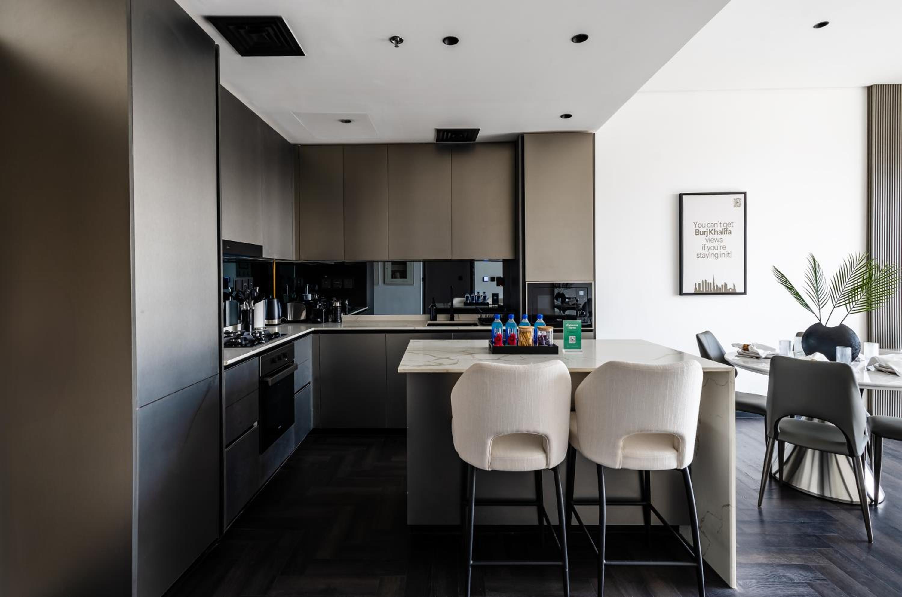 Stylish 1BR with Dubai Skyline & Burj Khalifa View