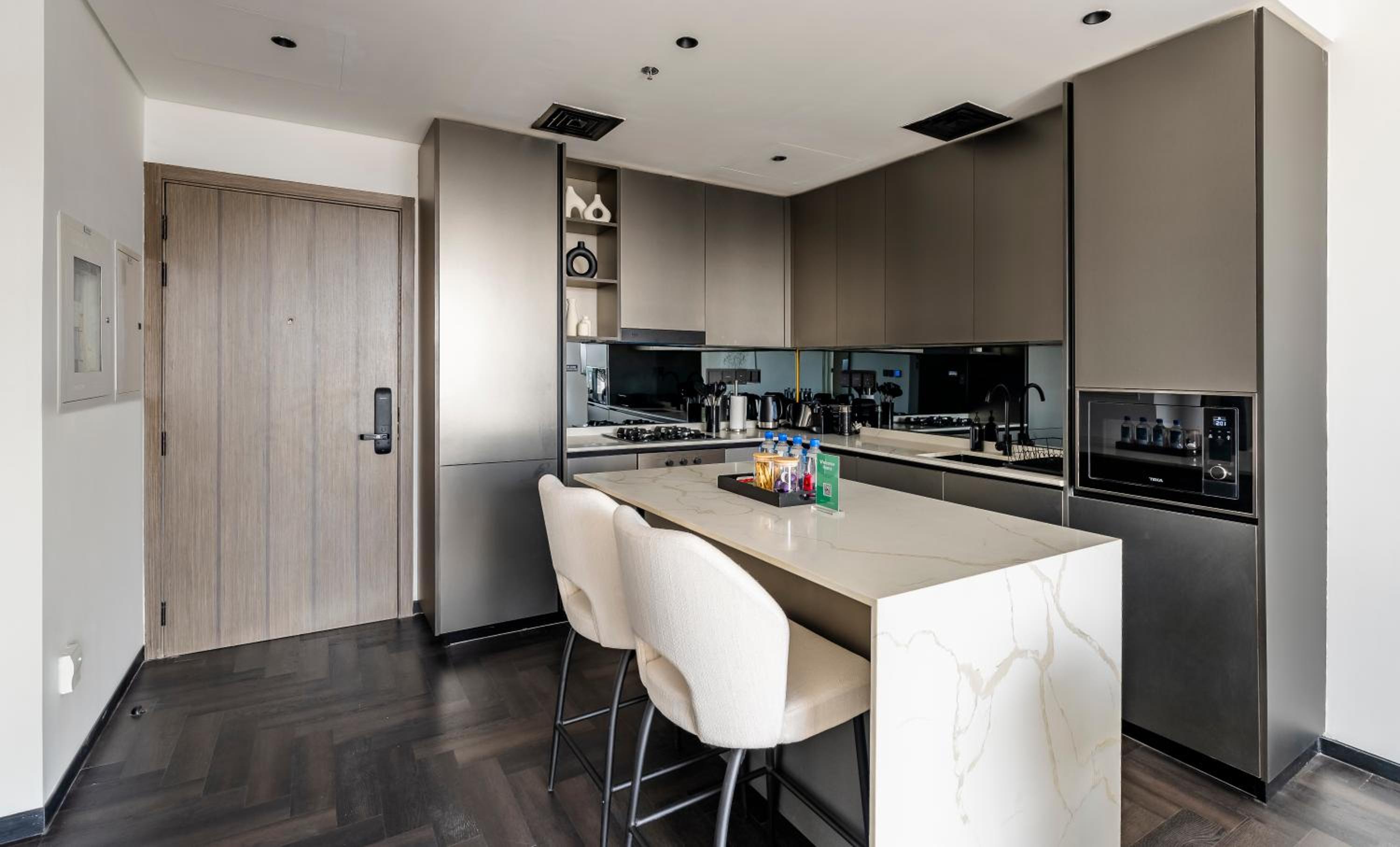 Stylish 1BR with Dubai Skyline & Burj Khalifa View