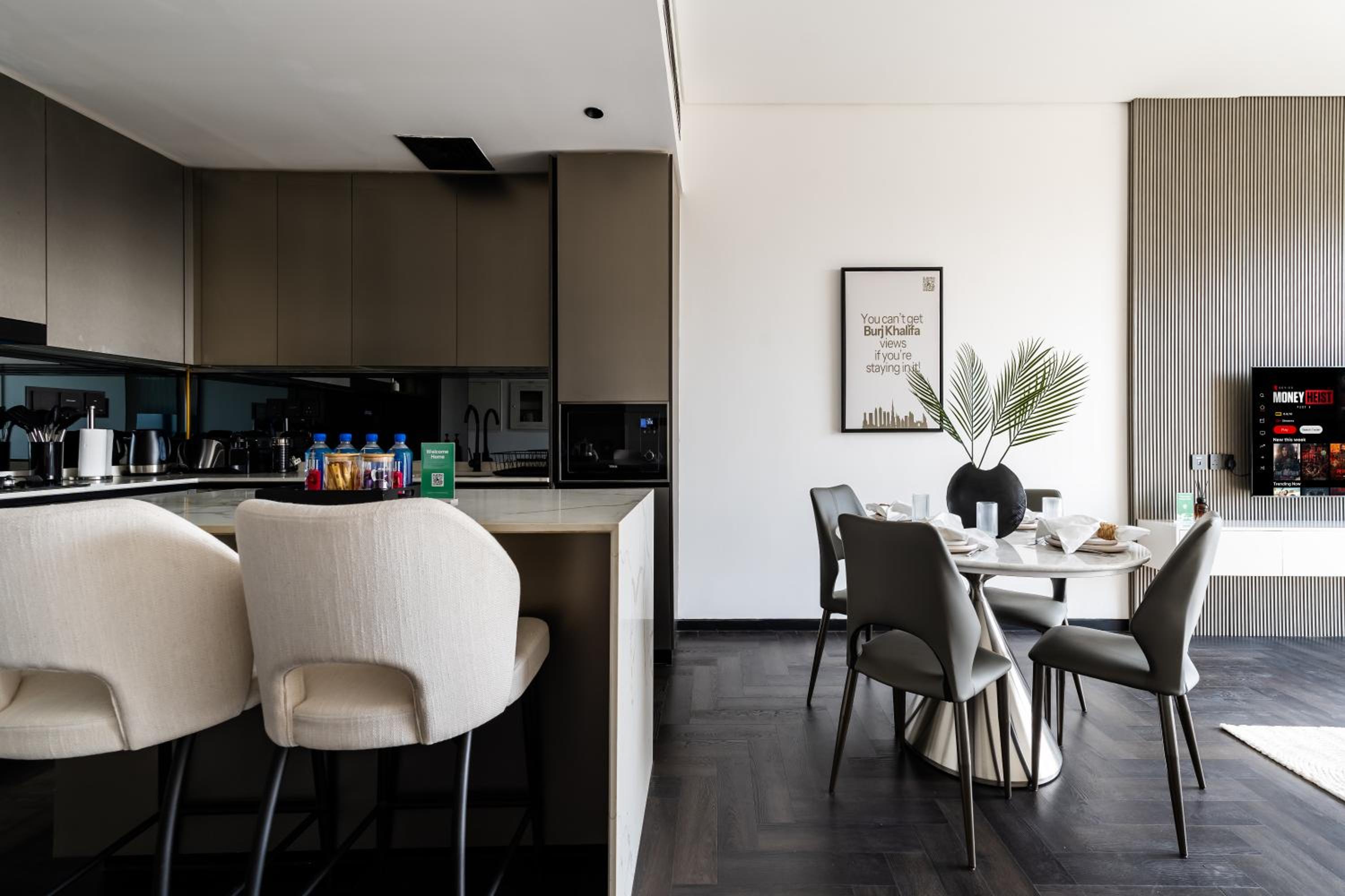 Stylish 1BR with Dubai Skyline & Burj Khalifa View