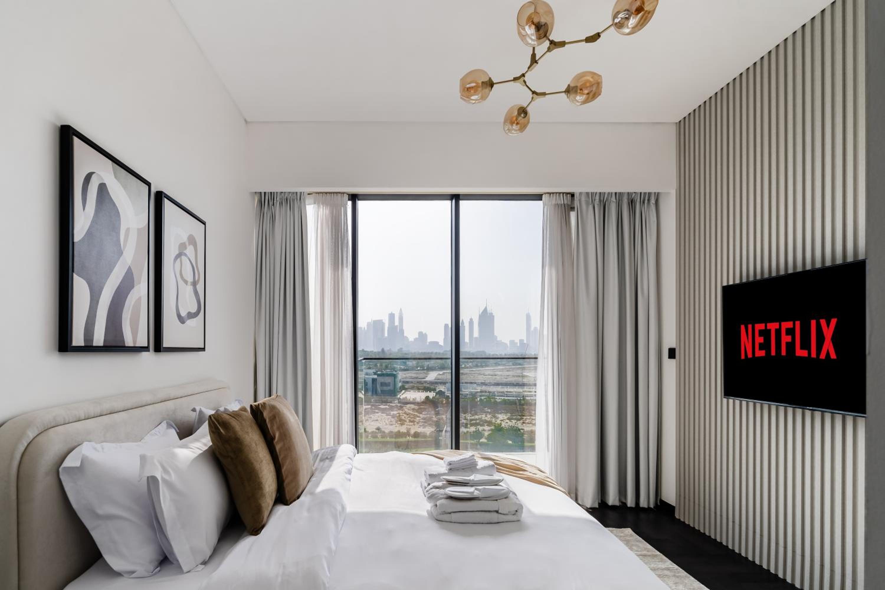 Stylish 1BR with Dubai Skyline & Burj Khalifa View