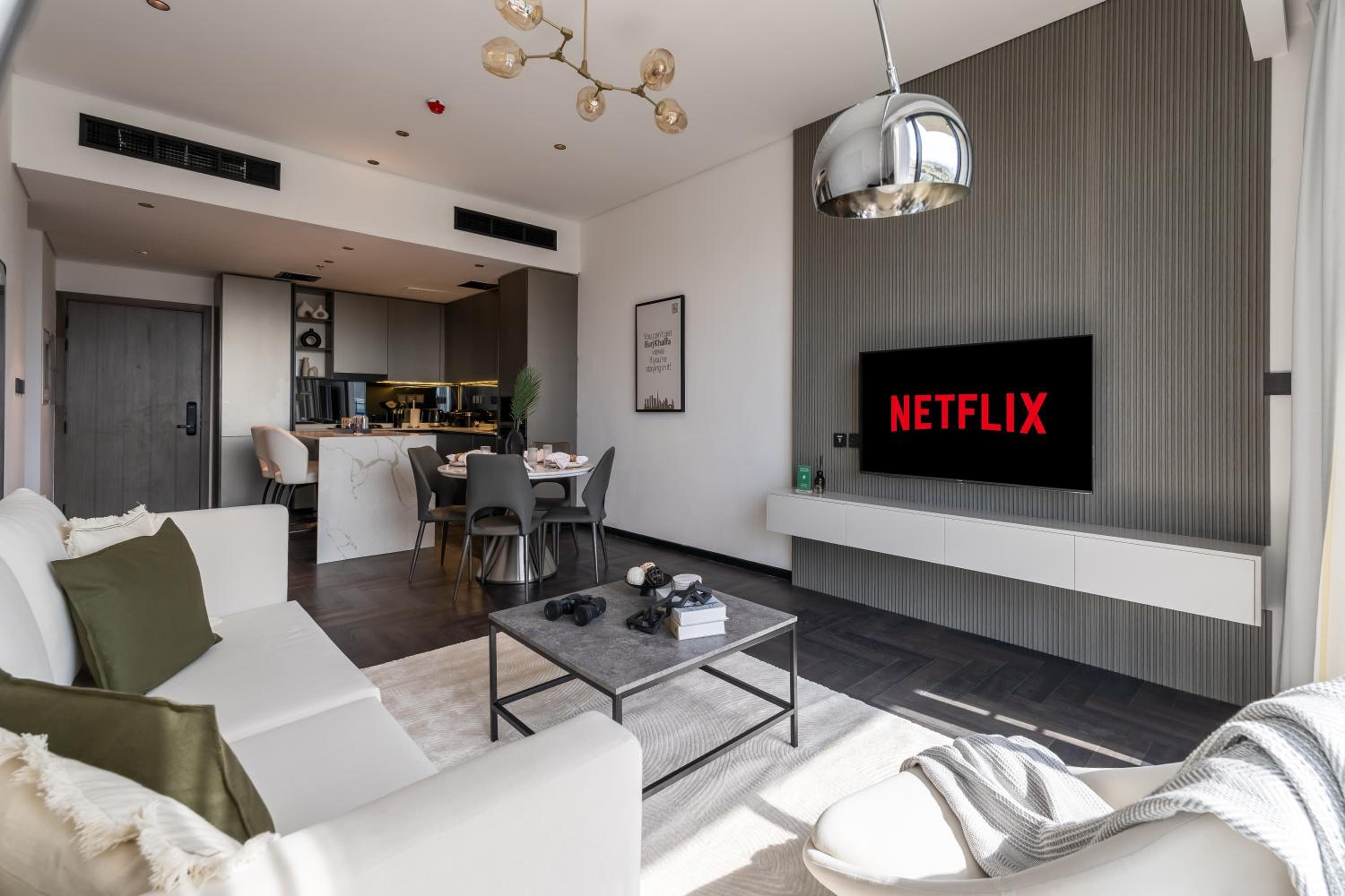 Stylish 1BR with Dubai Skyline & Burj Khalifa View
