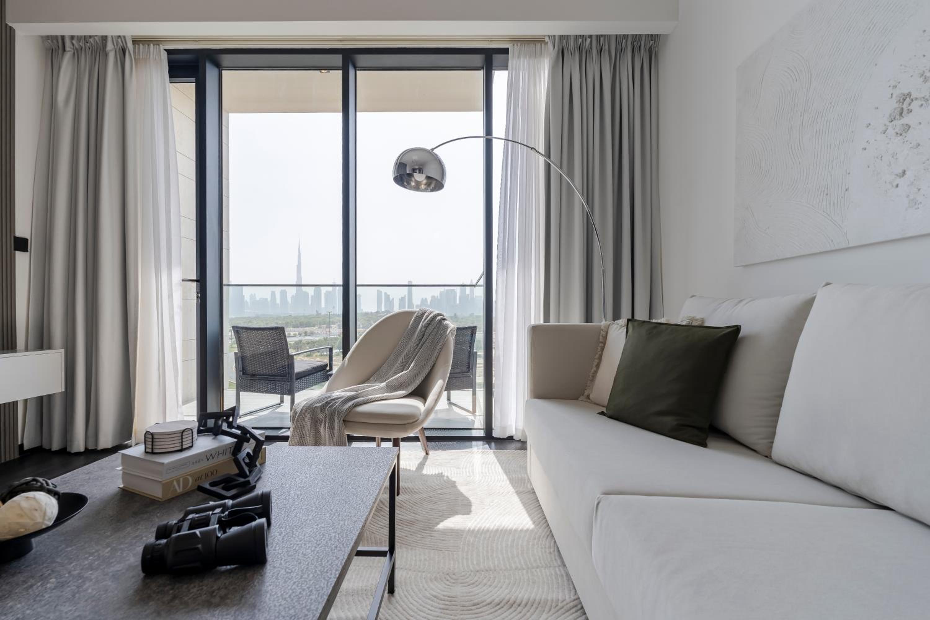 Stylish 1BR with Dubai Skyline & Burj Khalifa View