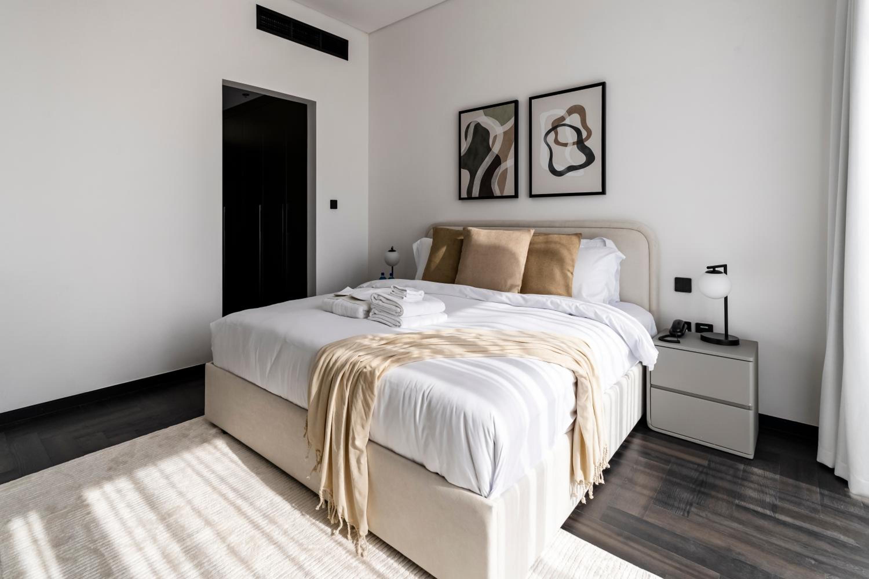 Stylish 1BR with Dubai Skyline & Burj Khalifa View
