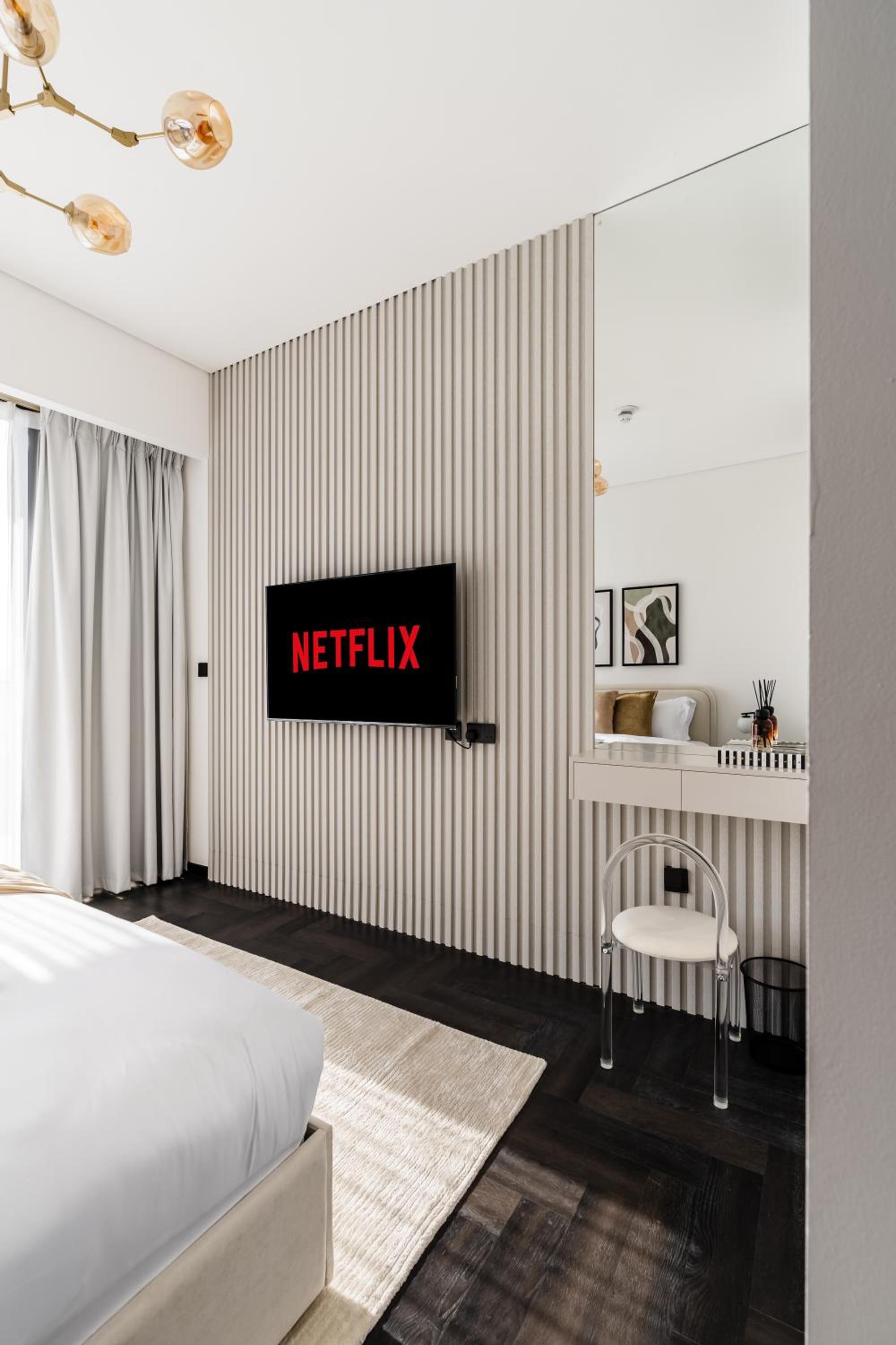 Stylish 1BR with Dubai Skyline & Burj Khalifa View