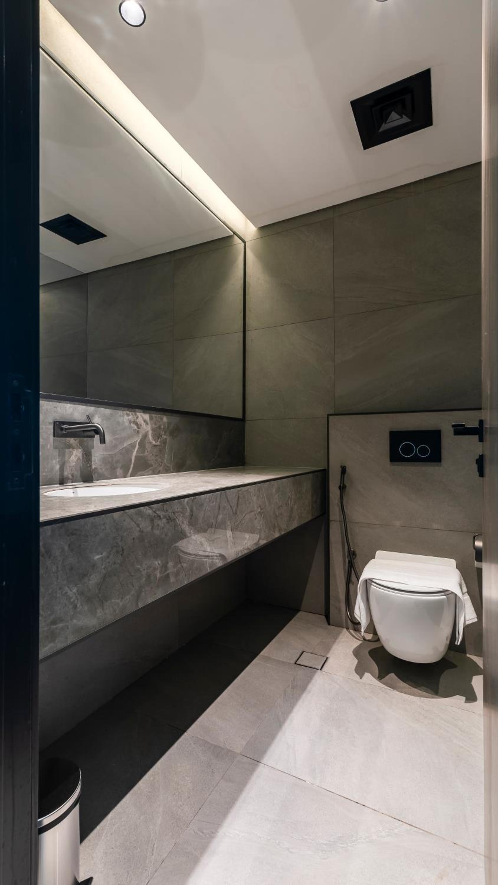 Stylish 1BR with Dubai Skyline & Burj Khalifa View