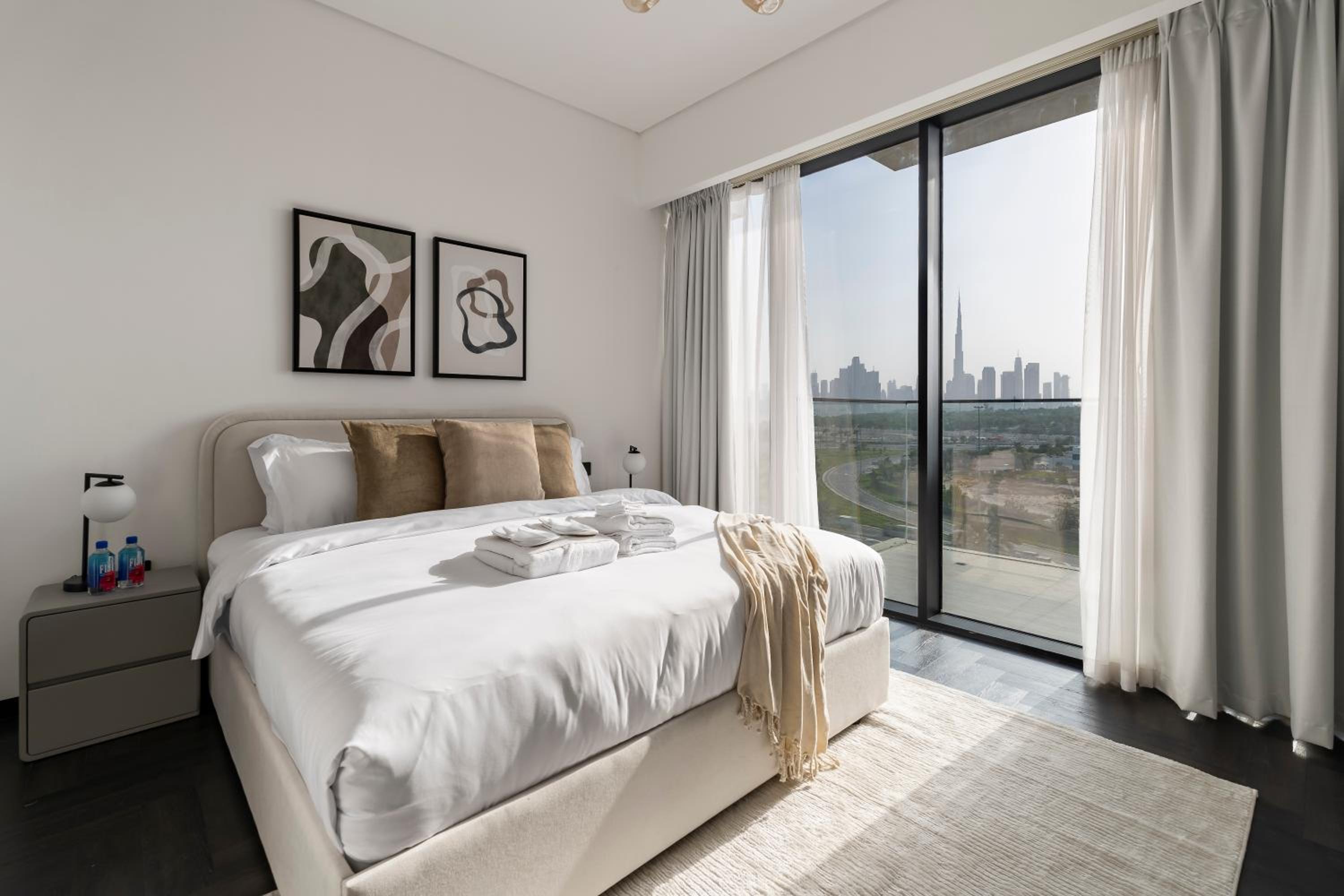 Stylish 1BR with Dubai Skyline & Burj Khalifa View