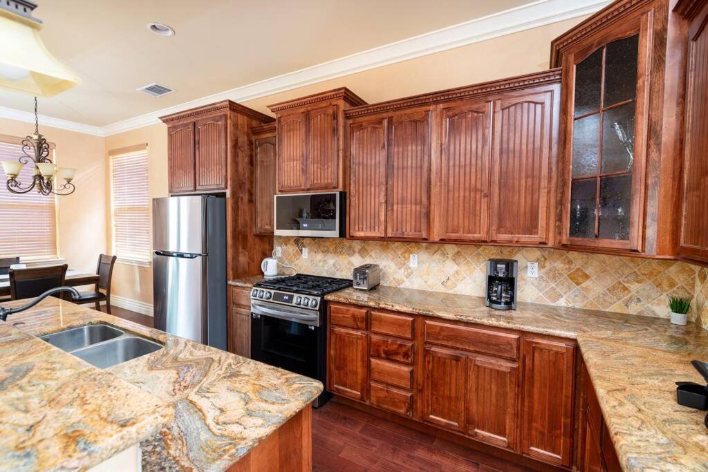 Charming European Style Villa near Fair Oaks Bridge view 2