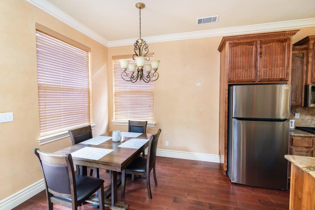 Charming European Style Villa near Fair Oaks Bridge view 3