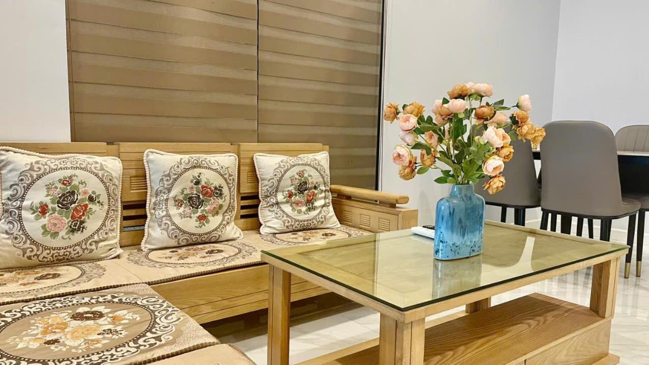 iHome Luxury Apartment in D'eldorado tower