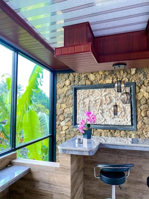 Tori Klumpu, 3 BR artistic villa, dual views near Ubud view 3