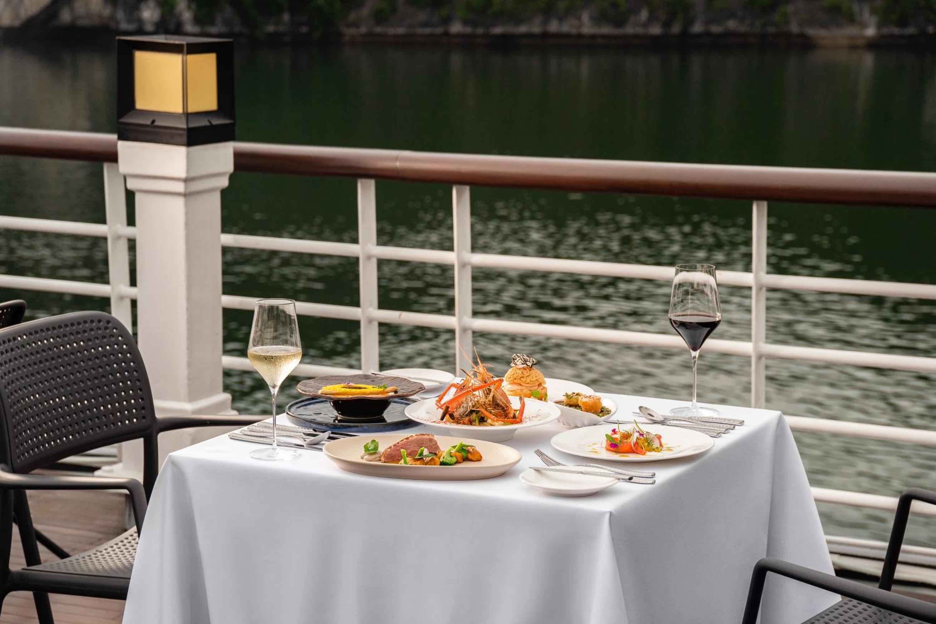 Ambassador Signature Cruise - Lan Ha Bay view 5