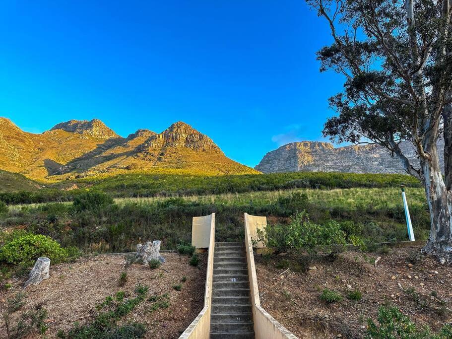Table Mountain Retreat, Hike, Sea and City Views view 4