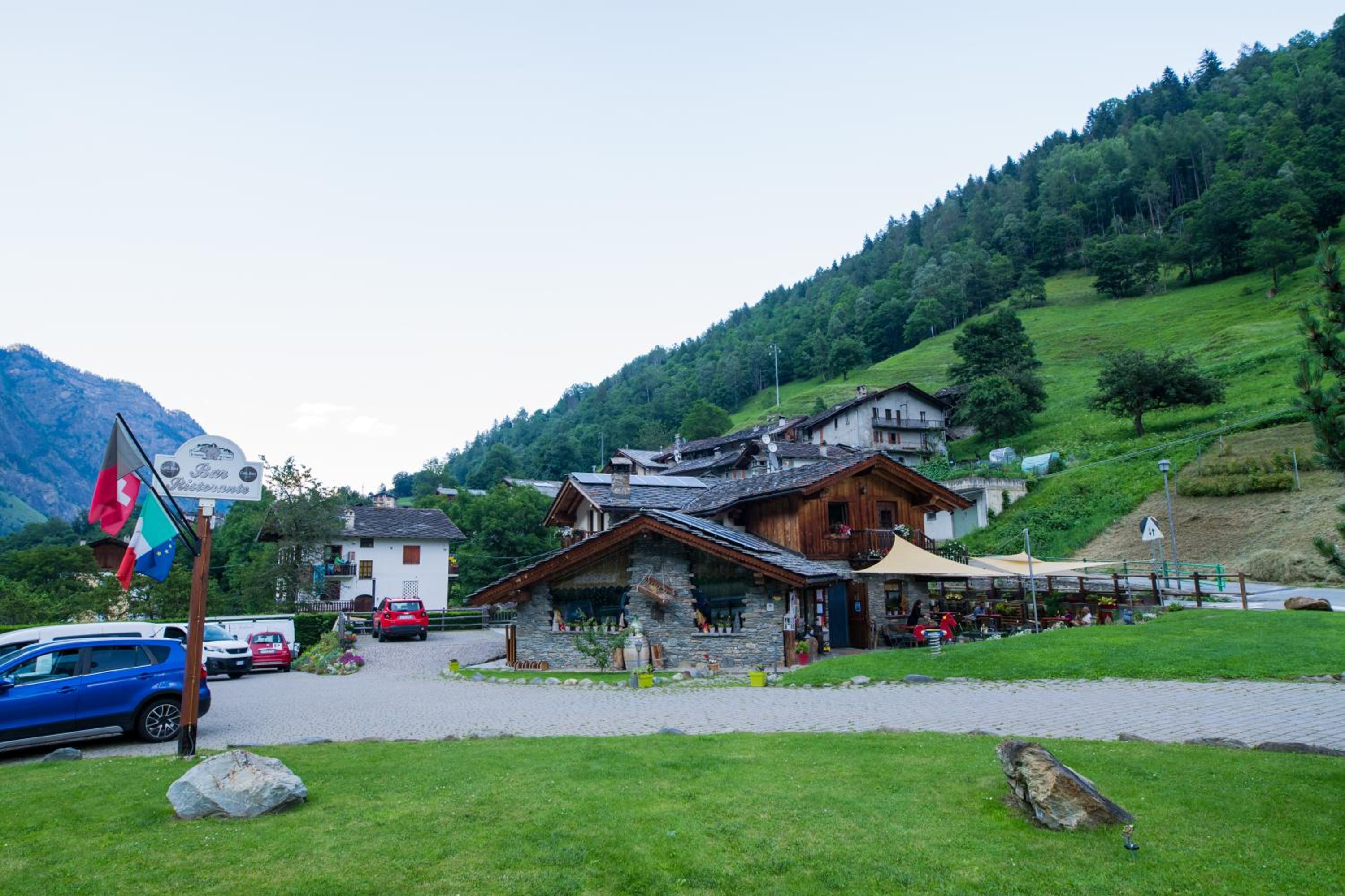 Boton d'Or view 4