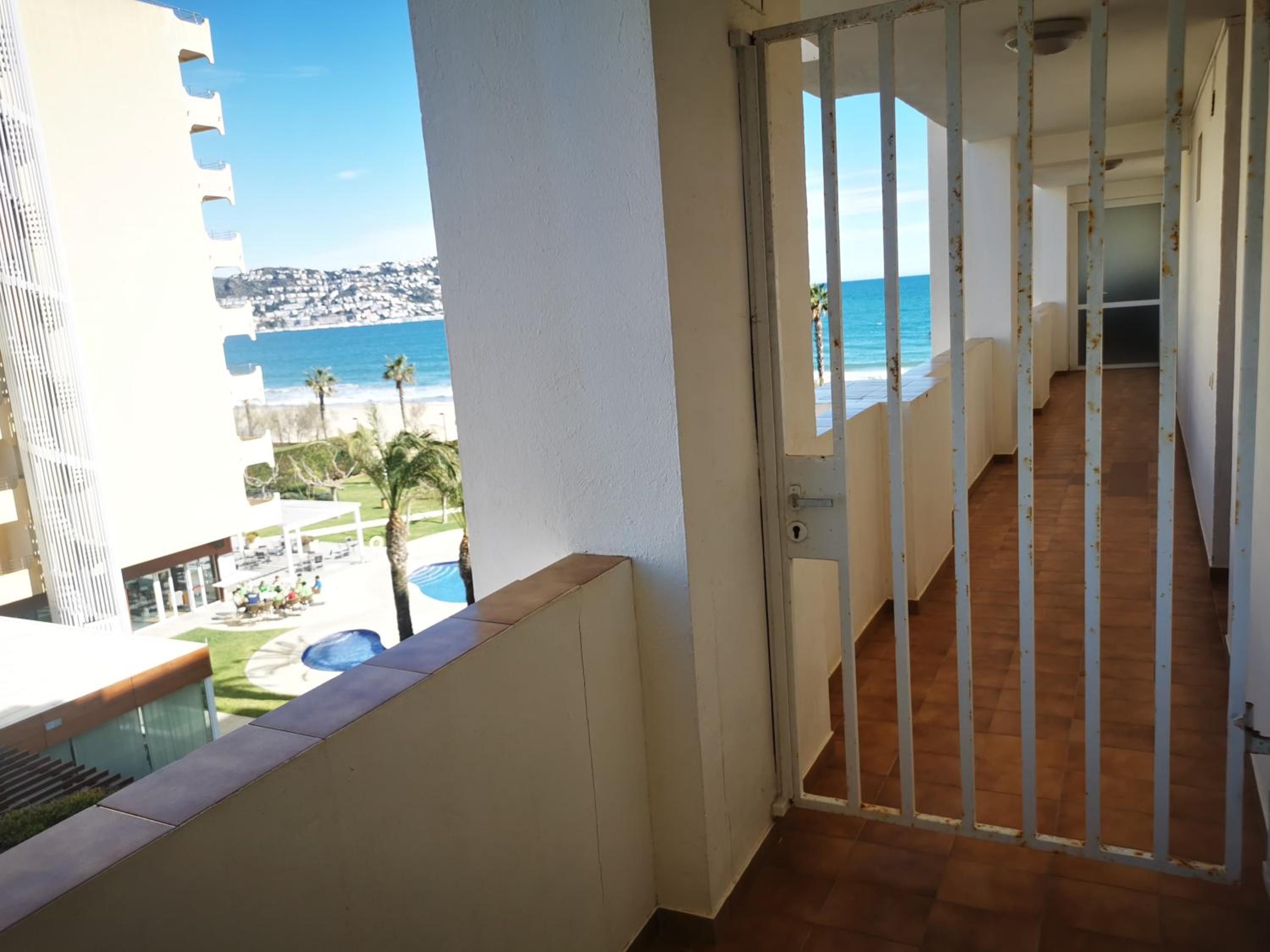 Spacieux Appartement Rose front mer et piscine