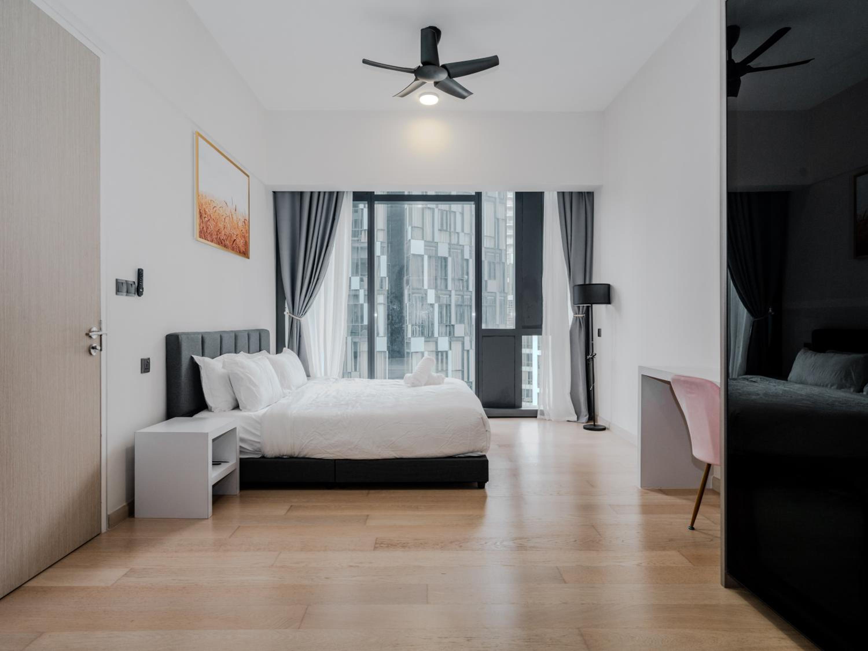 Star Premier KLCC Suite 3-4pax by LavishHome