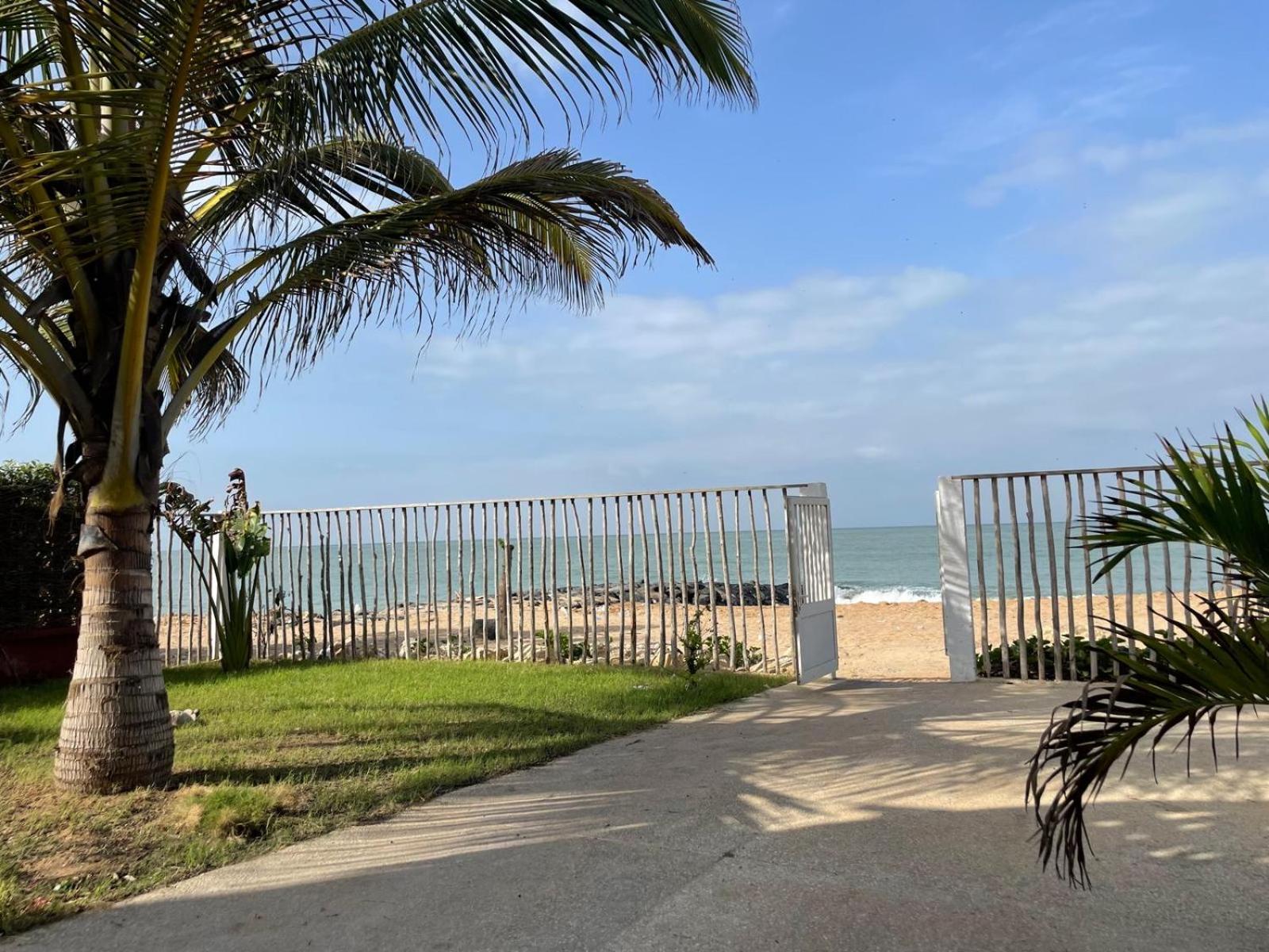 casa laurema villa pied dans l eau saly view 3
