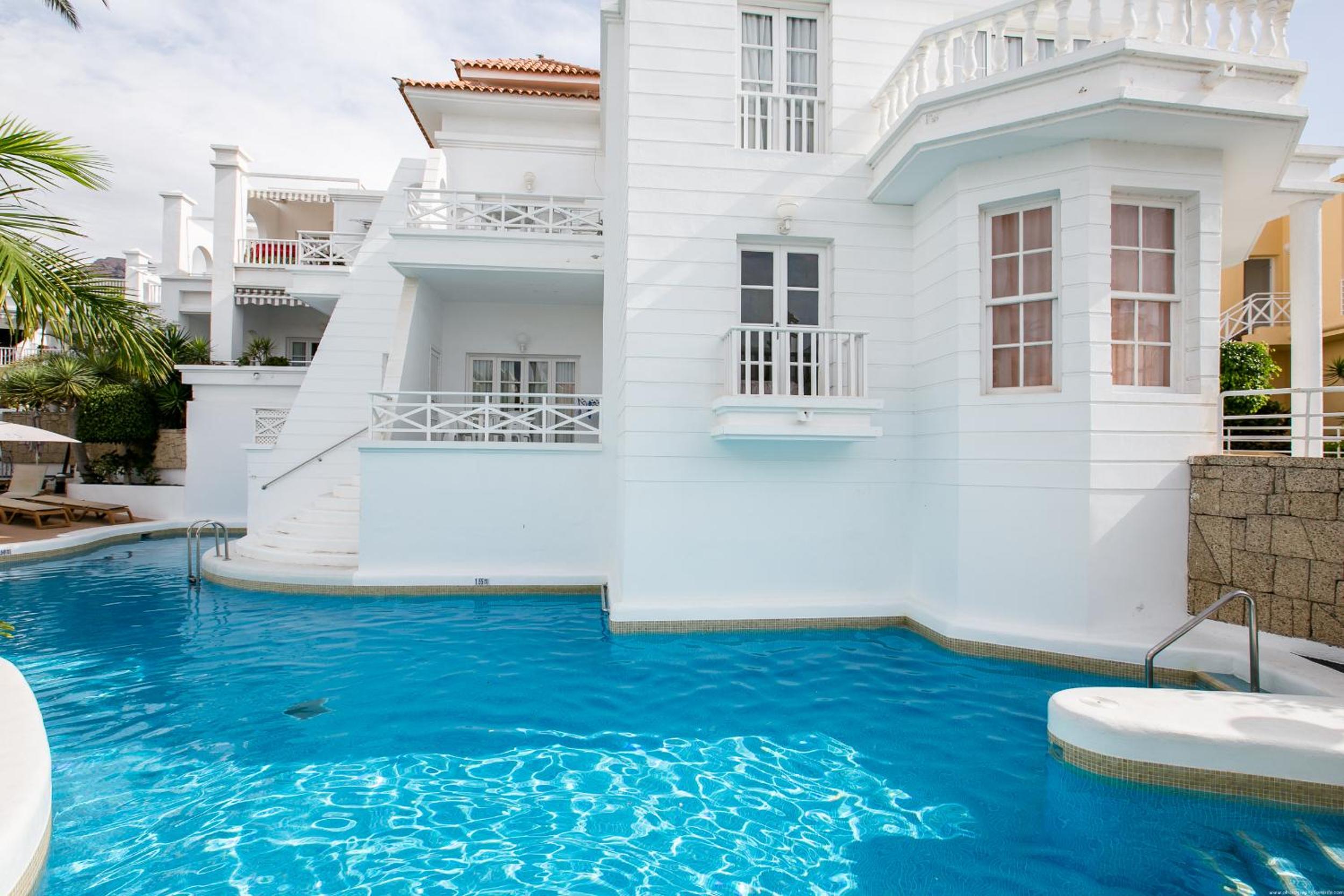 Spacious apartment with ocean view