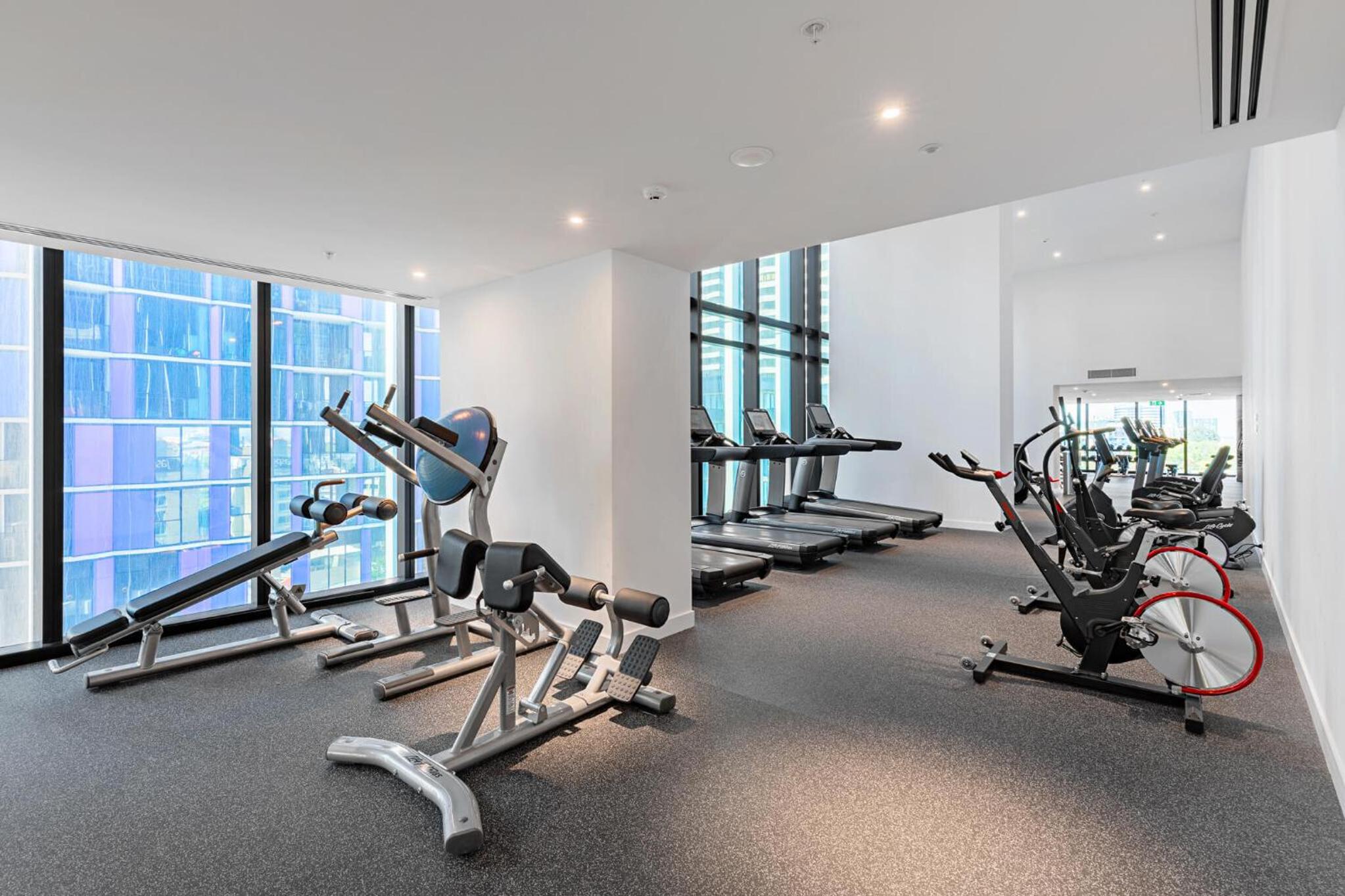 Gorgeous City Views 70th Floor 3BR Apartment with Pool and Gym