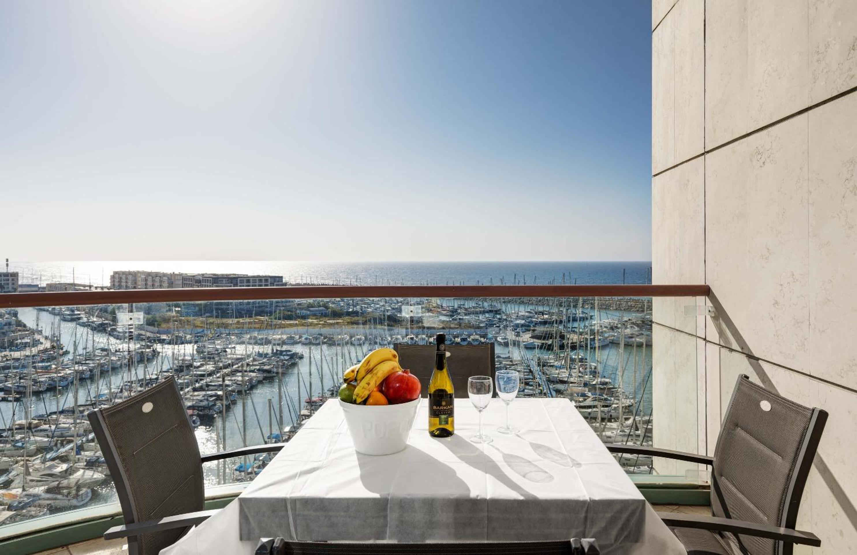 Marina view 2bd Luxury Ap view 3