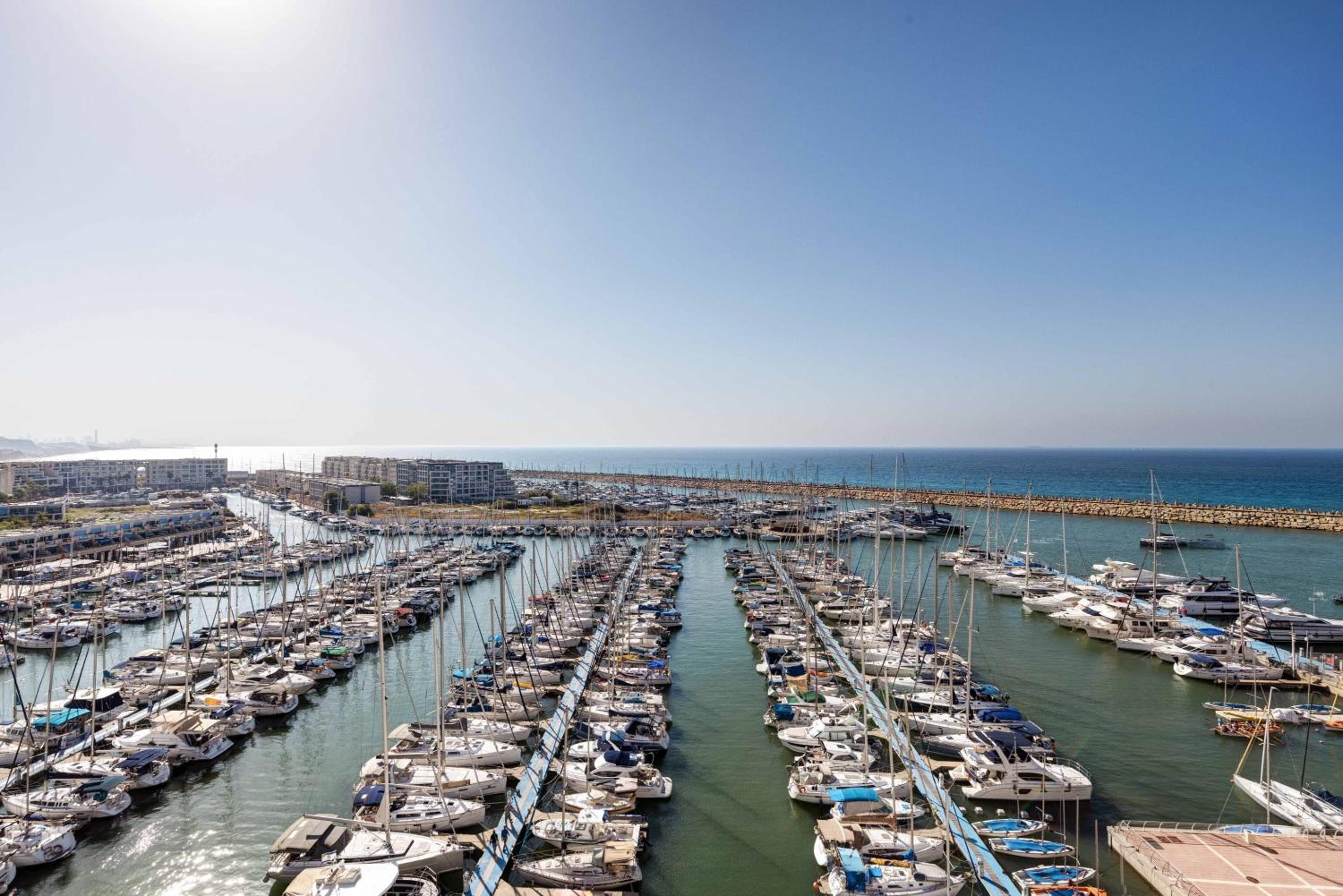 Marina view 2bd Luxury Ap view 4