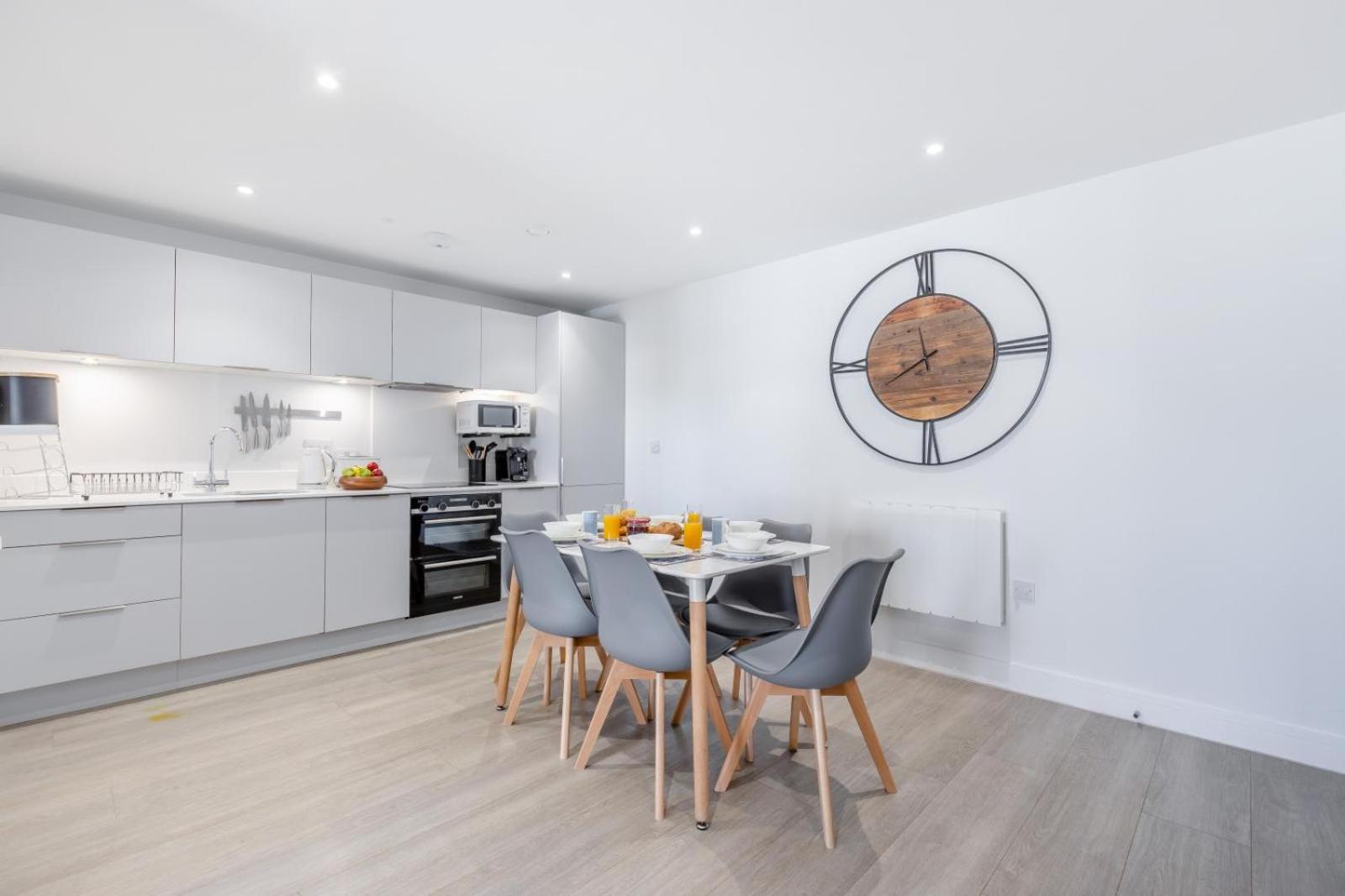8 Middlecombe - Luxury Apartment at Byron Woolacombe, only 4 minute walk to Woolacombe Beach! view 5